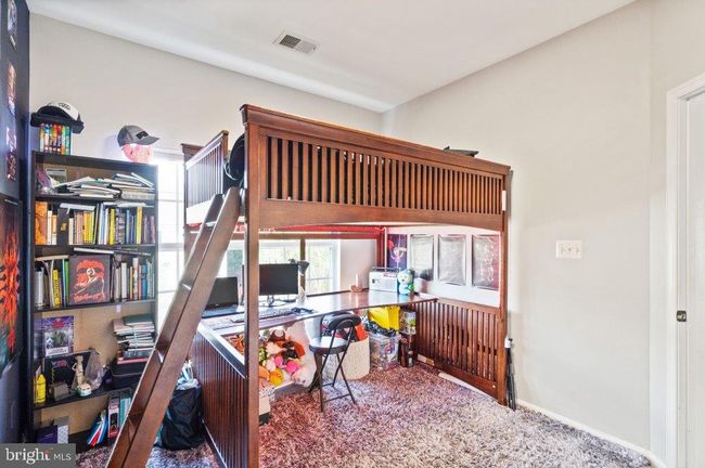 10136 Pale Rose Loop, Townhouse with 3 bedrooms, 3 bathrooms and null parking in BRISTOW VA | Image 41