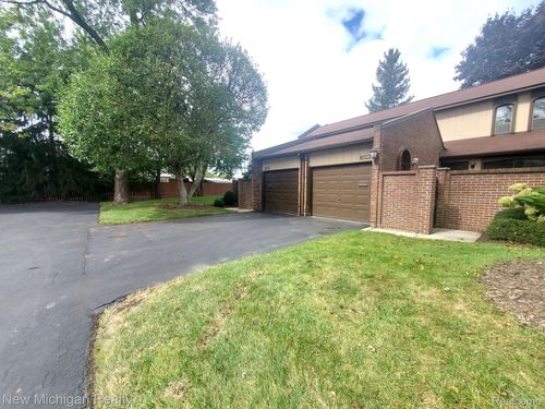 unit-b-1223 Kirts Blvd, Troy, MI, 48084-4866 | Card Image