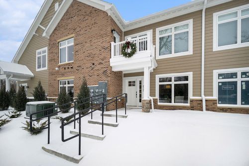 635 Woodland Dr, Dexter, MI, 48130-1264 | Card Image