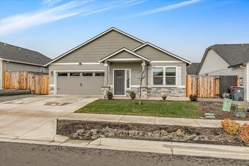 1637 Bronte Cir, Medford, OR, 97504-7471 | Card Image