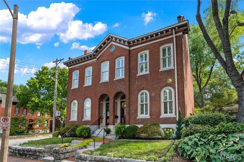 2002 Rutger St, Saint Louis, MO, 63104-2431 | Card Image