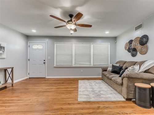 5245 Nw 46th St, Warr Acres, OK, 73122-5342 | Card Image