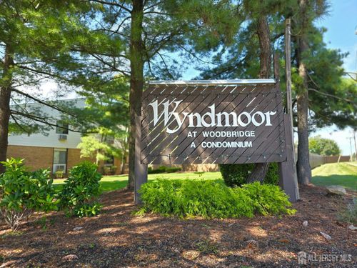 704 Cricket Ln, Woodbridge, NJ, 07095-1552 | Card Image