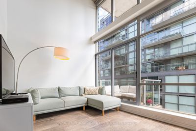 908 - 36 Charlotte St, Condo with 1 bedrooms, 2 bathrooms and 1 parking in Toronto ON | Image 2