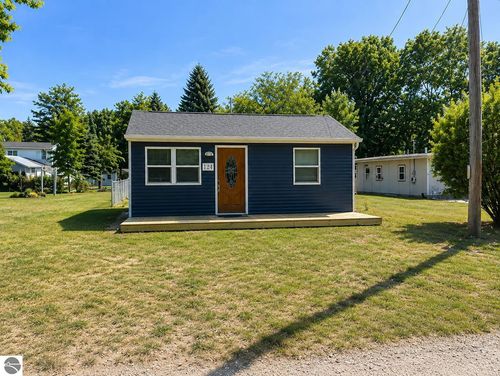 124 N Wheeler St, Oscoda, MI, 48750-1452 | Card Image