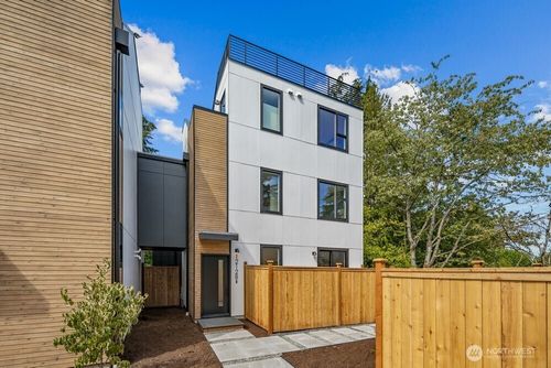 1212 B Ne 100th St, Seattle, WA, 98125 | Card Image
