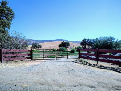 c-33819 Globe Dr, Springville, CA, 93265-9723 | Card Image