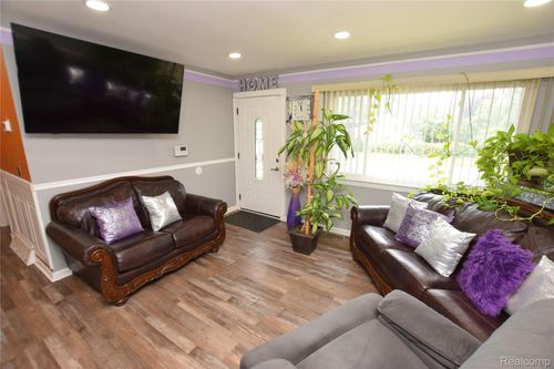 1207 Orange Blossom Dr, Mount Morris, MI, 48458-2825 | Card Image