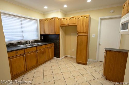 96 Jones St, Mount Clemens, MI, 48043-5737 | Card Image