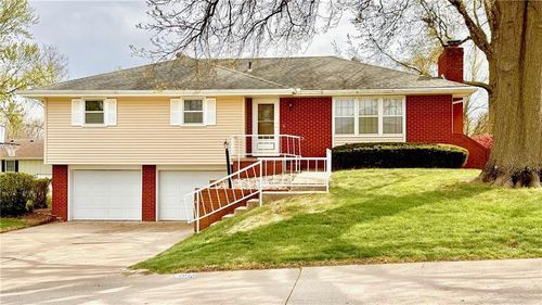 4918 Stonecrest Ter, Saint Joseph, MO, 64506-3340 | Card Image