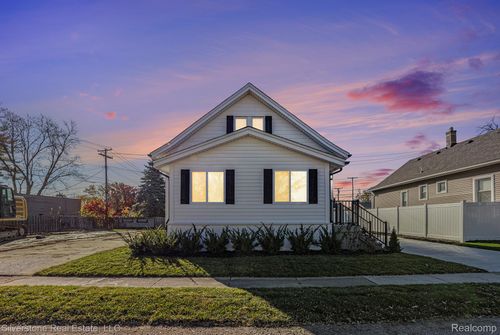 8080 Wicker, Washington, MI, 48094-2932 | Card Image