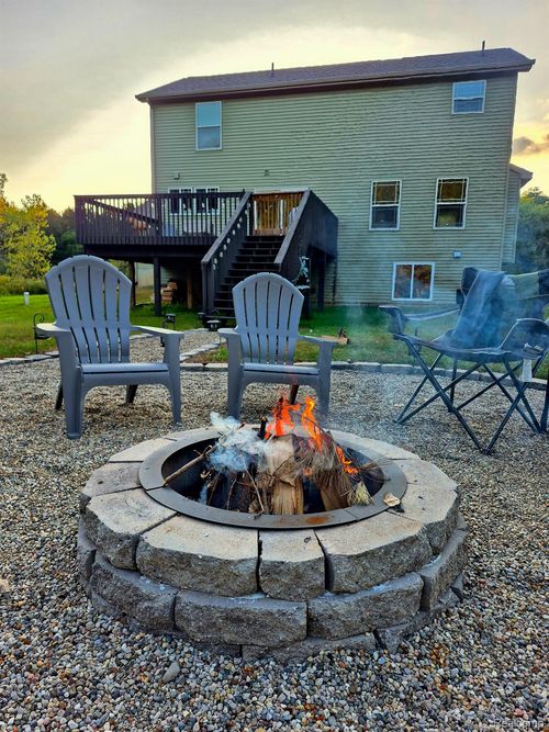 7047 Bennington Greens Dr, Owosso, MI, 48867-9123 | Card Image