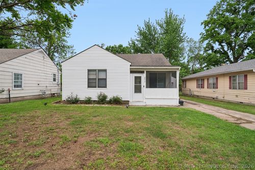 2017 E Okmulgee Ave, Muskogee, OK, 74403-5841 | Card Image