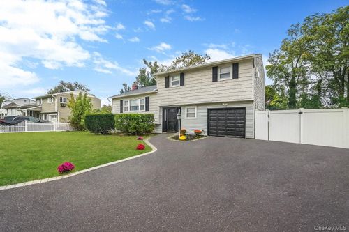 23 Holiday Park Dr, Centereach, NY, 11720-1518 | Card Image