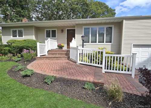 3 Candlestick Ct, Huntingtn Sta, NY, 11746 | Card Image