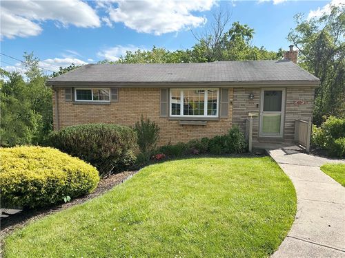 1684 Beryl Dr, Pittsburgh, PA, 15227-3709 | Card Image