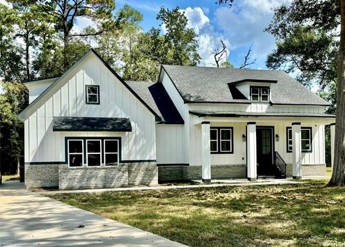 16 River Plantation Dr, Conroe, TX, 77302-1128 | Card Image