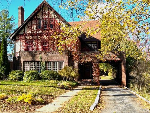 13 Brattle Rd, Syracuse, NY, 13203-2803 | Card Image