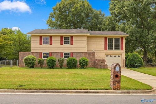 212 Cumberland Dr Se, Huntsville, AL, 35803-1024 | Card Image