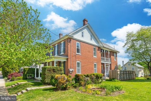 319 N Broad St, LITITZ, PA, 17543-1010 | Card Image