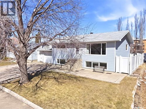 337 East Pl, Saskatoon, SK, S7J2Y4 | Card Image