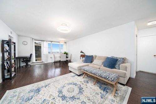 6040 Kennedy Blvd, West New York, NJ, 07093-3825 | Card Image