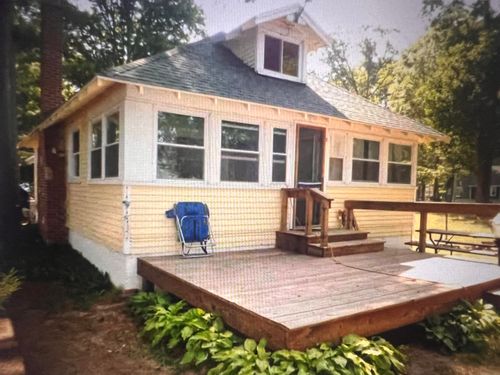 5343 Front St, Newaygo, MI, 49337-8306 | Card Image