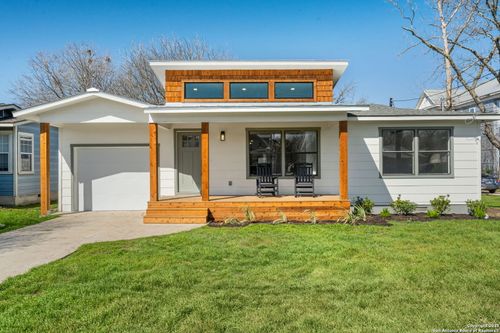 320 Hickman St, Boerne, TX, 78006-2711 | Card Image