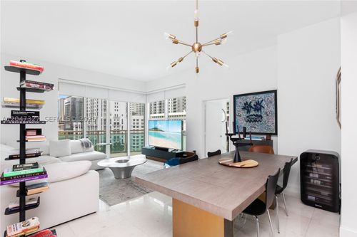 1011-951 Brickell Ave, Miami, FL, 33131-3933 | Card Image