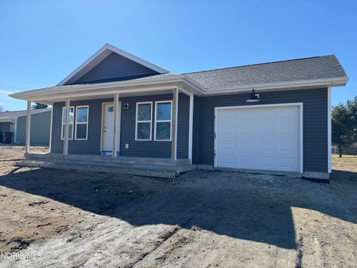404 Clear Fork Dr, Pioneer, OH, 43554-7951 | Card Image