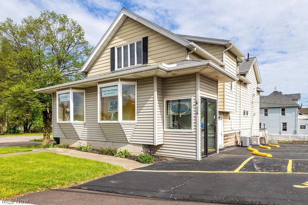 436 Cleveland St, Elyria, OH 44035