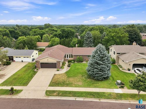 2009 E Elizabeth Dr, Sioux Falls, SD, 57103-4620 | Card Image