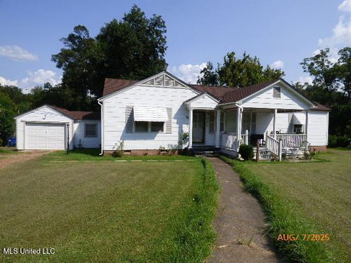 802 Morgan Ave, Natchez, MS, 39120-2219 | Card Image