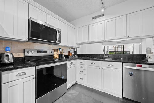 apt-106-3526 Whitehall Dr, West Palm Beach, FL, 33401-1066 | Card Image