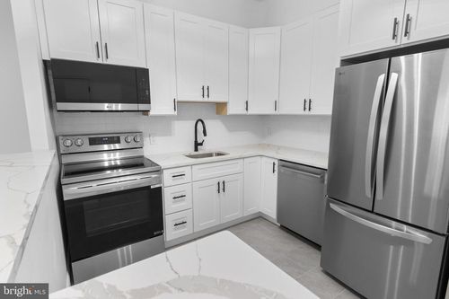 303-4930 W Chester Pike, NEWTOWN SQUARE, PA, 19073-2928 | Card Image