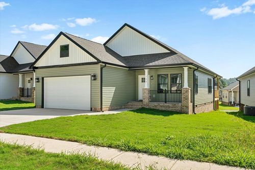 152 Washington St, Dalton, GA, 30721-6704 | Card Image