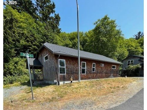 8545 Song St, Rockaway Beach, OR, 97136-9100 | Card Image
