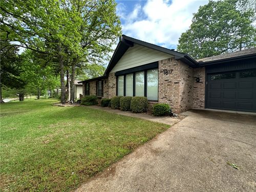 1817 Fairway Dr, Mountain Home, AR, 72653-2802 | Card Image