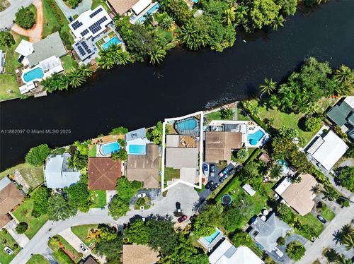 735 Nw 35th St, Oakland Park, FL, 33309-5002 | Card Image
