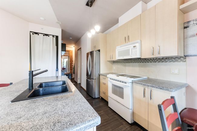 407 - 7388 Sandborne Ave, Condo with 2 bedrooms, 2 bathrooms and 1 parking in Burnaby BC | Image 9