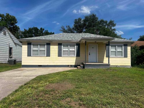 712 N 8th St, Arkansas City, KS, 67005-2352 | Card Image