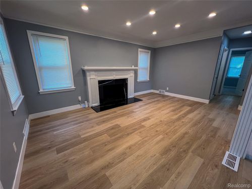 19134 Montrose St, Detroit, MI, 48235-2309 | Card Image