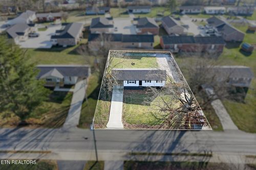 257 Myrtle Ave, Crossville, TN, 38555-5212 | Card Image