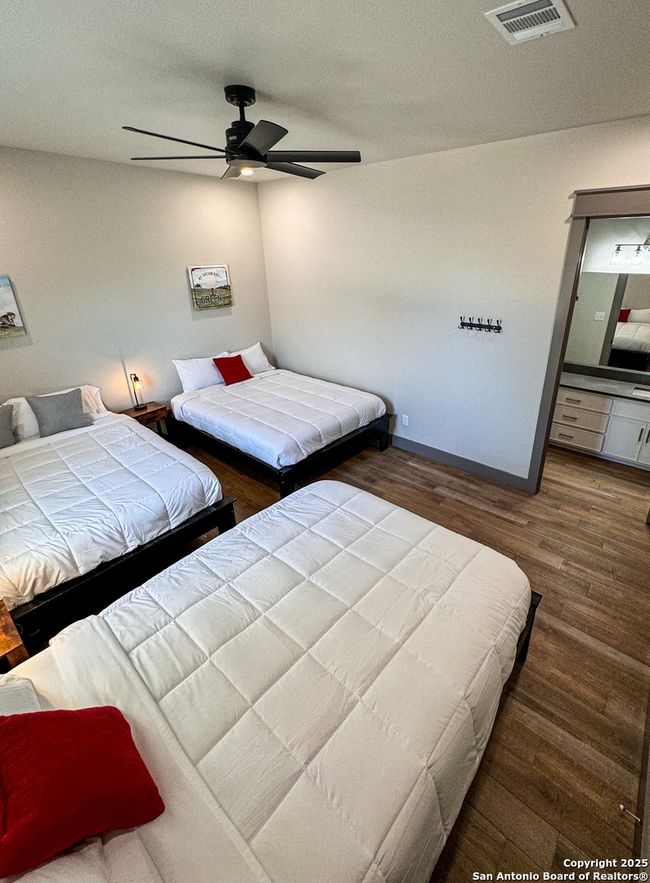 34 Lazy Dr, House other with 5 bedrooms, 6 bathrooms and null parking in Concan TX | Image 15