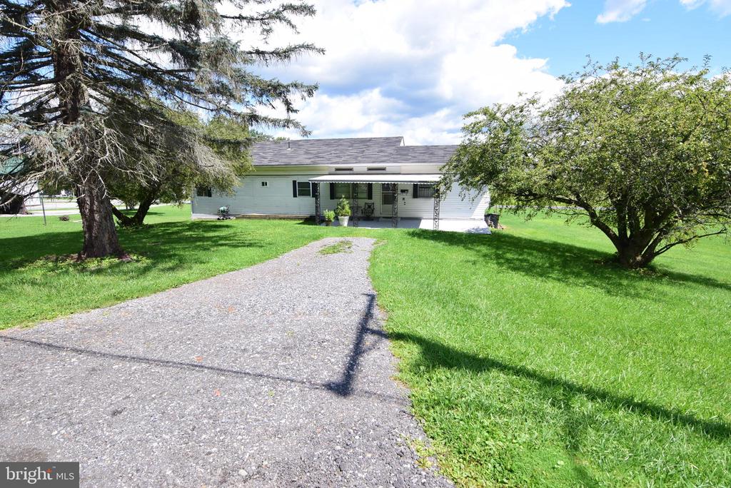 Laura St, Philipsburg, PA 16866