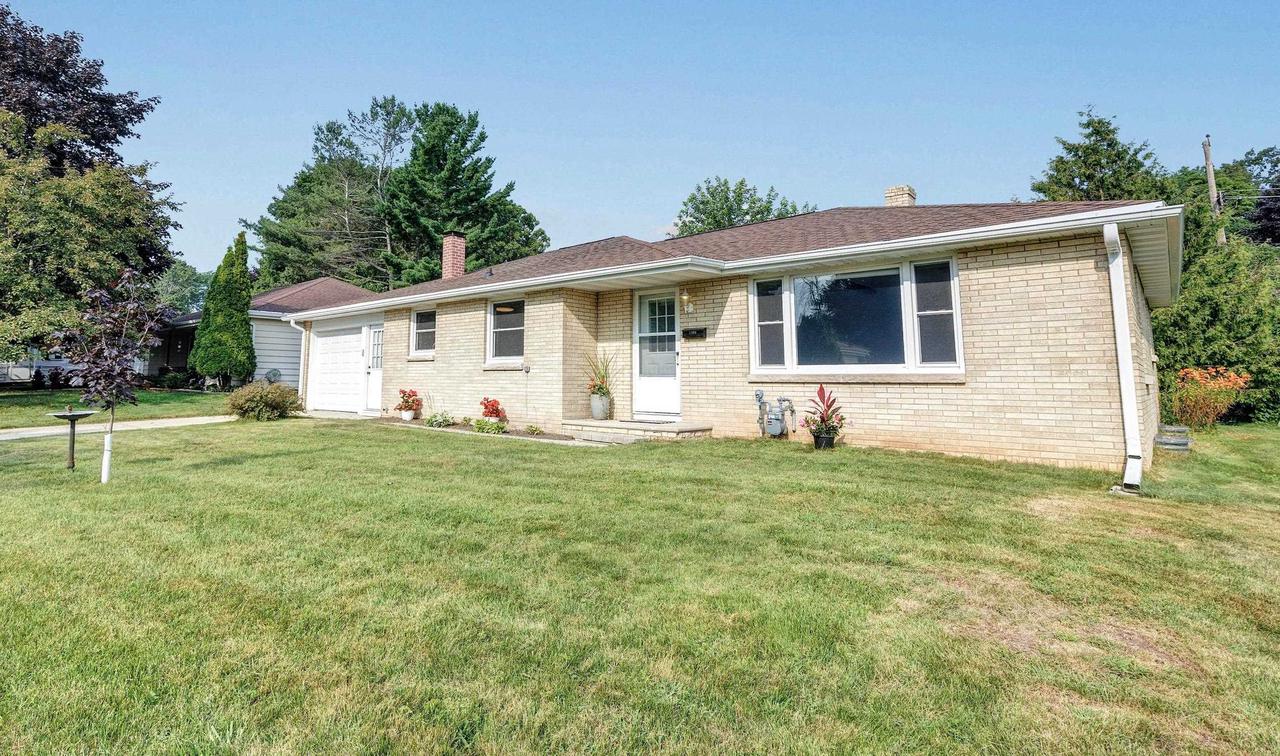 Oak Ridge Dr, Green Bay, WI 54304