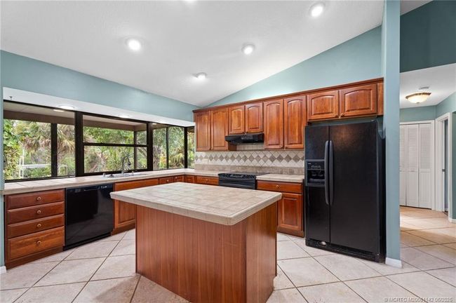 1339 Se Coral Reef St, House other with 3 bedrooms, 2 bathrooms and 2 parking in Port Saint Lucie FL | Image 26
