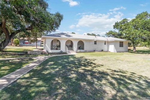 10406 Park Road 37, Lakehills, TX, 78063-6815 | Card Image