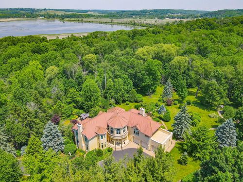 W3318 Lake Forest Ln, Lake Geneva, WI, 53147-5401 | Card Image