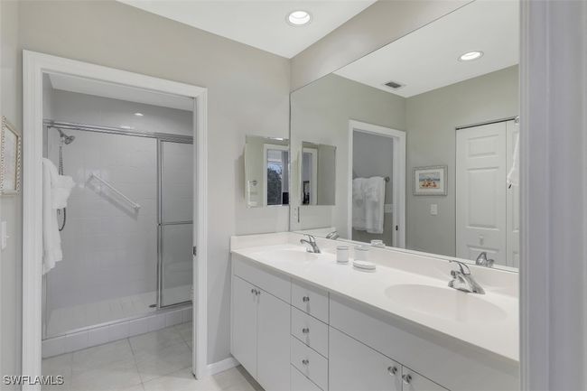 APT-404 - 450 Launch Cir, Condo with 3 bedrooms, 2 bathrooms and null parking in NAPLES FL | Image 11